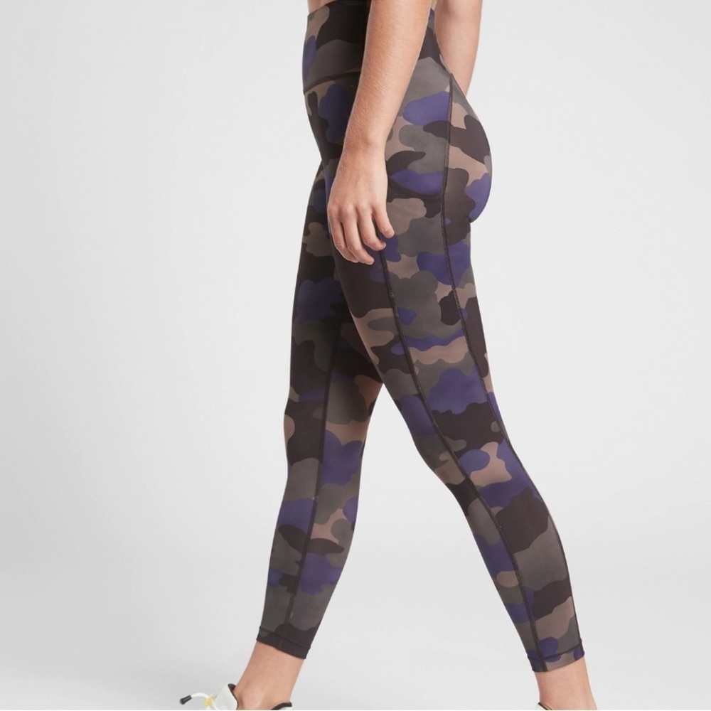 Athleta Ultimate Stash Printed 7/8 Tight Camo Size:XS Like New - Picture 3 of 10